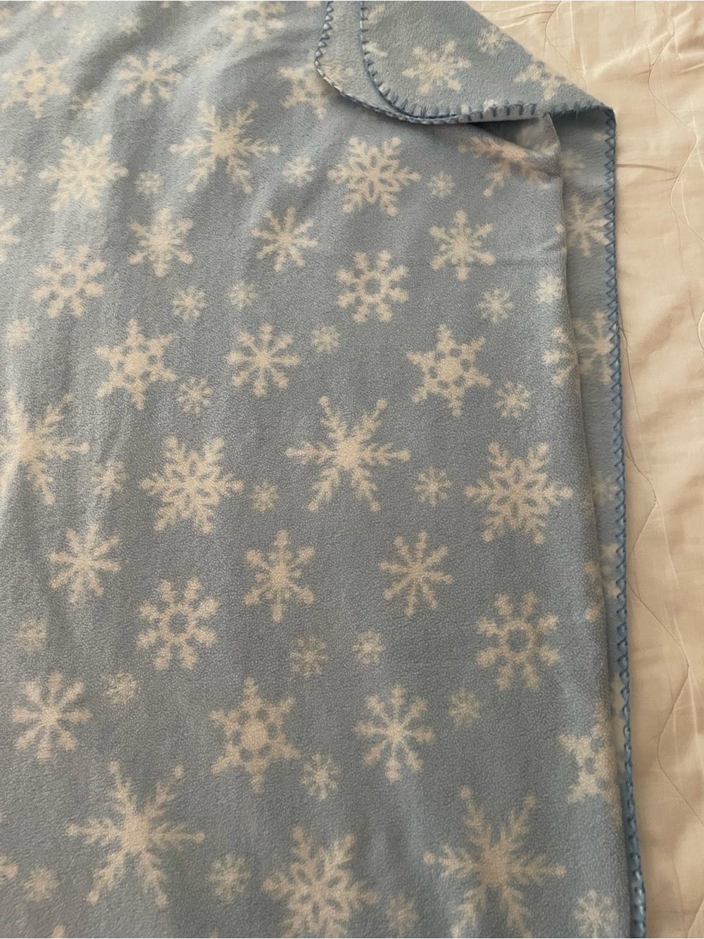The Big One Light Blue and White Snowflake Fleece Throw